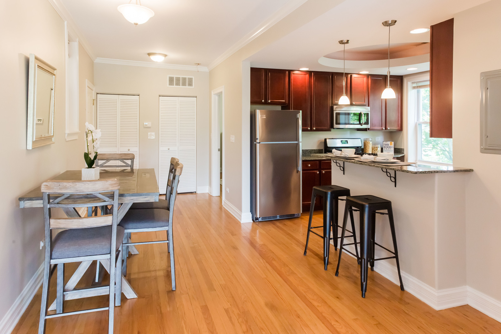 2000 West Greenleaf Avenue, Unit 3 Chicago, IL 60645 - Photo 8 of 27