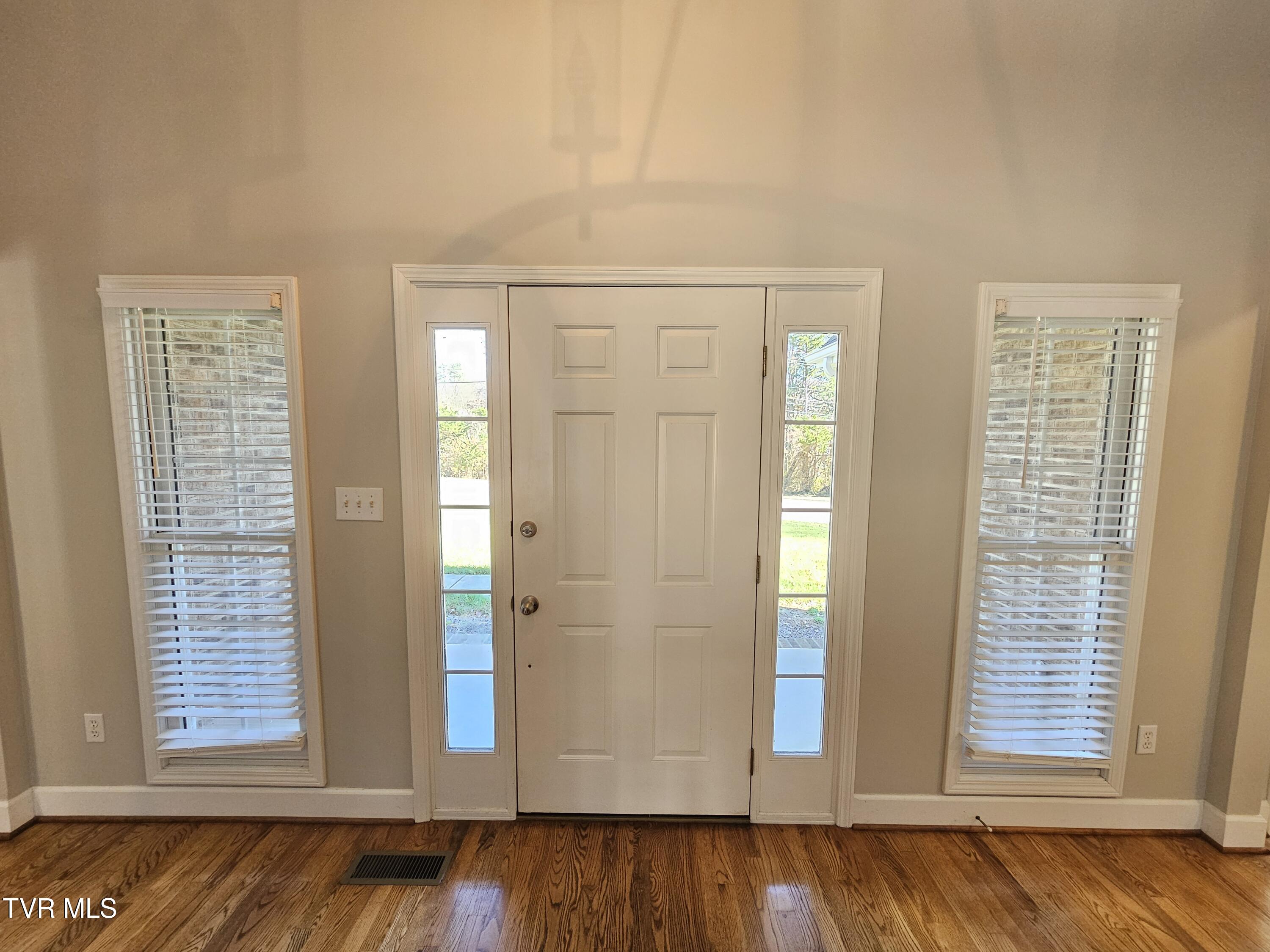 212 Chatham Road Bristol, TN 37620 - Photo 12 of 51 12 (2)