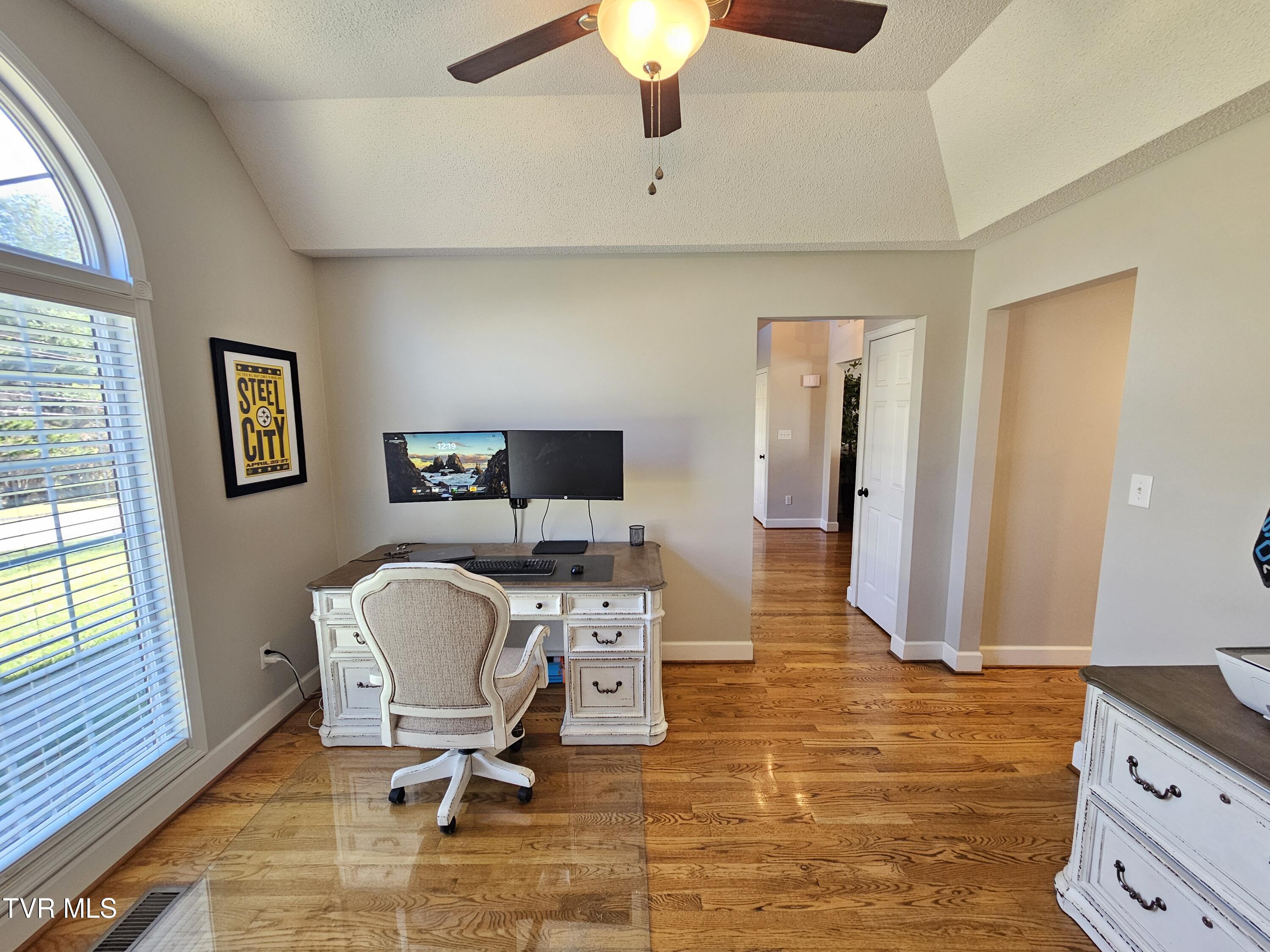 212 Chatham Road Bristol, TN 37620 - Photo 16 of 51 15