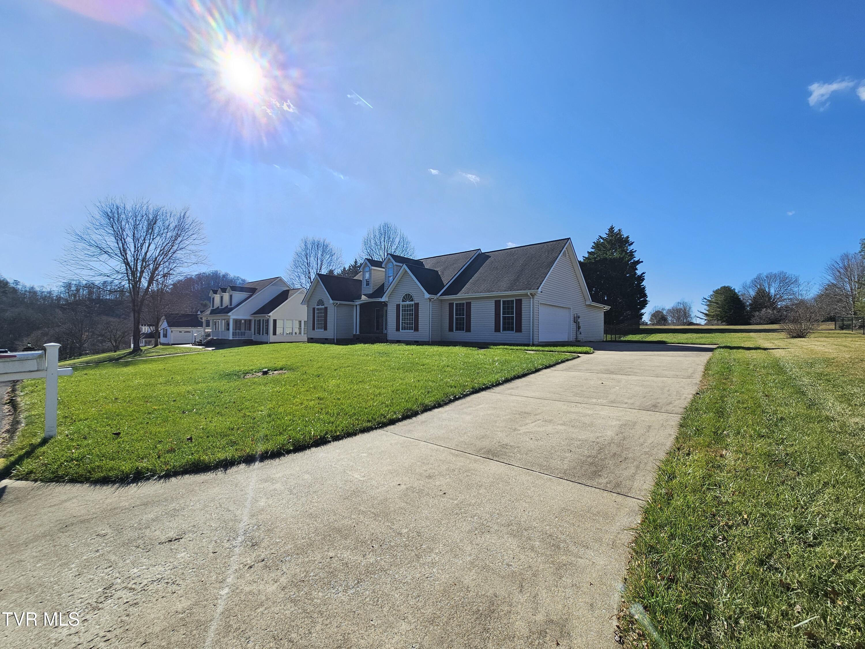 212 Chatham Road Bristol, TN 37620 - Photo 2 of 51 2