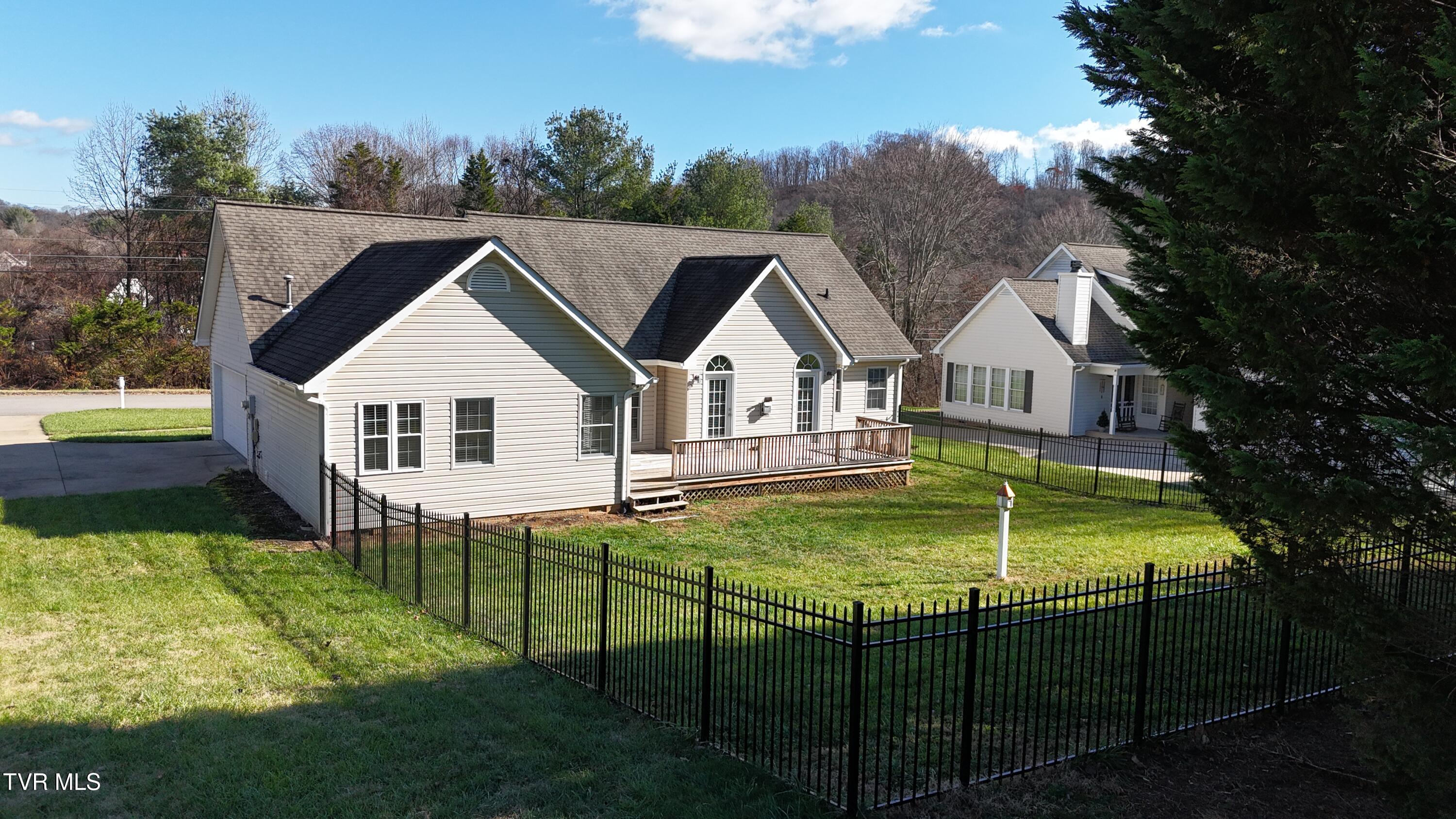 212 Chatham Road Bristol, TN 37620 - Photo 6 of 51 6