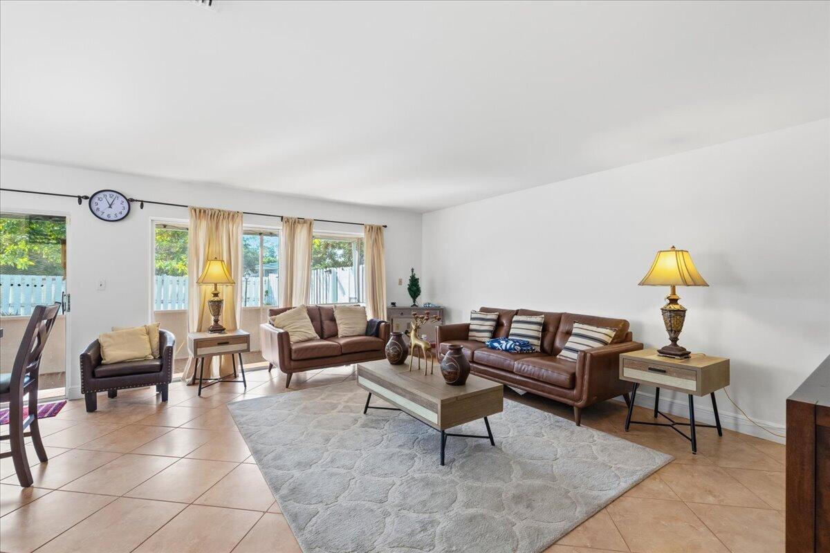 11140 Southwest 11th Place Davie, FL 33324 - Photo 2 of 37 03-8I8A0827