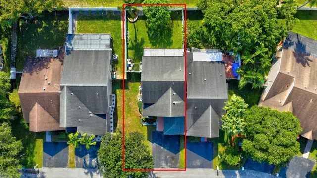 $450,000 | 11140 Southwest 11th Place, Davie, FL 33324