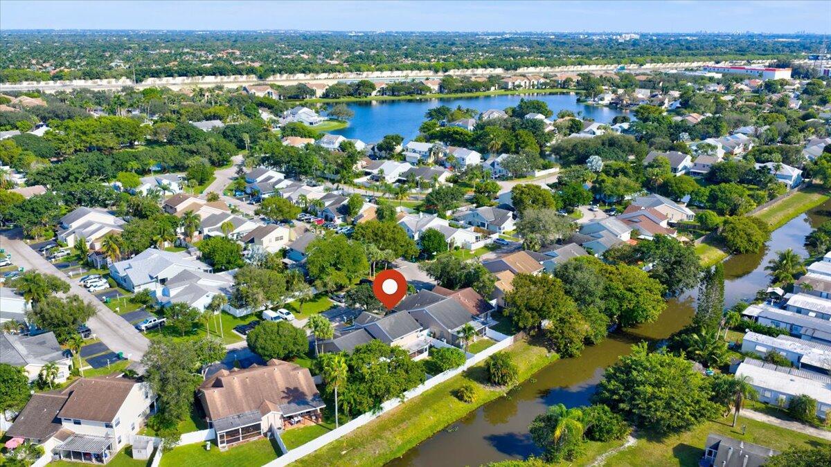 11140 Southwest 11th Place Davie, FL 33324 - Photo 27 of 37 33-DJI_20251213004609_0495_D_6_D_7_D_8_D