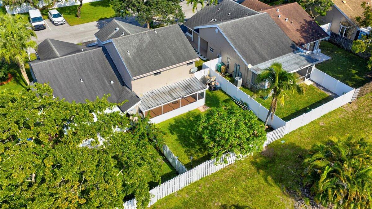 11140 Southwest 11th Place Davie, FL 33324 - Photo 29 of 37 36-DJI_20251213004753_0511_D_2_D_3_D_4_D