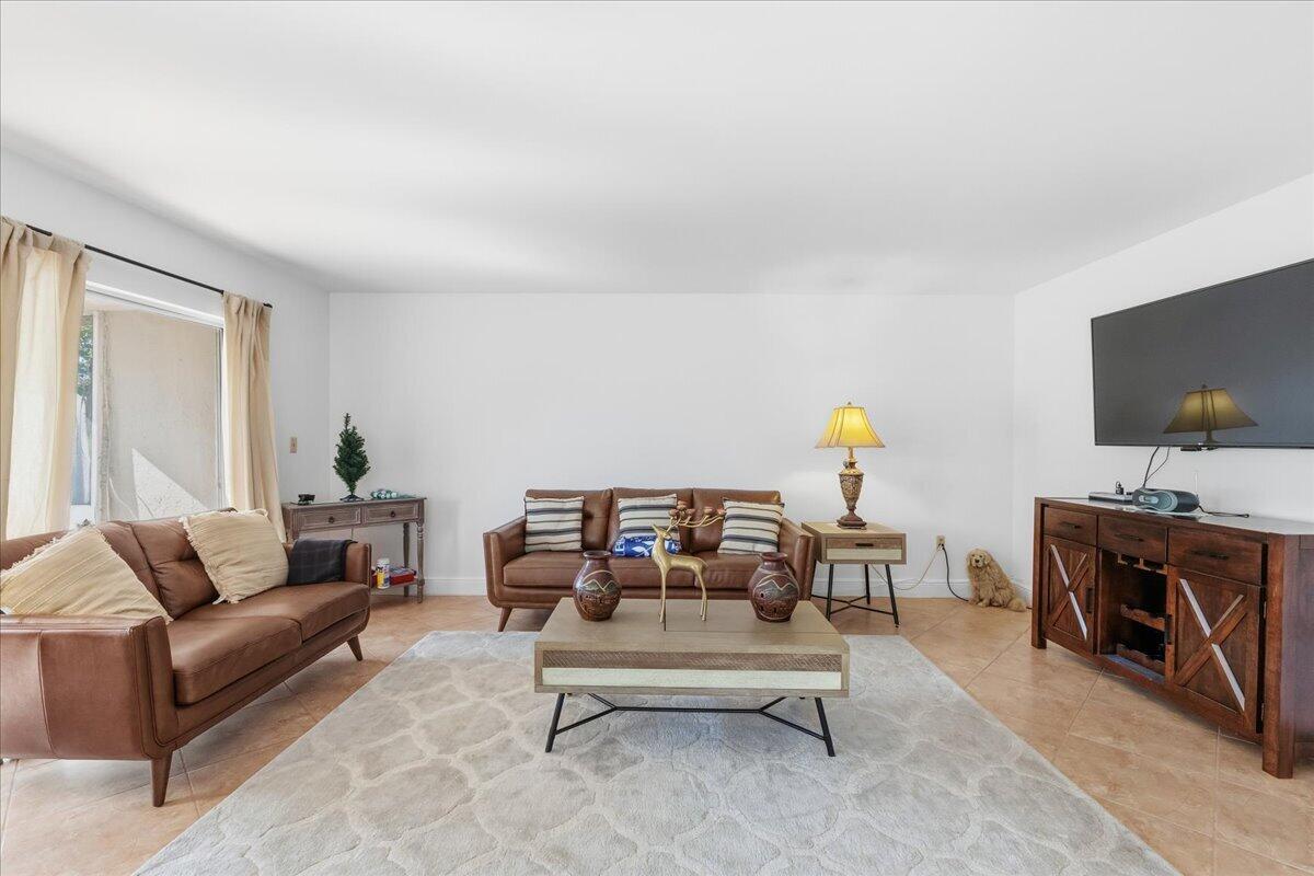 11140 Southwest 11th Place Davie, FL 33324 - Photo 3 of 37 04-8I8A0832