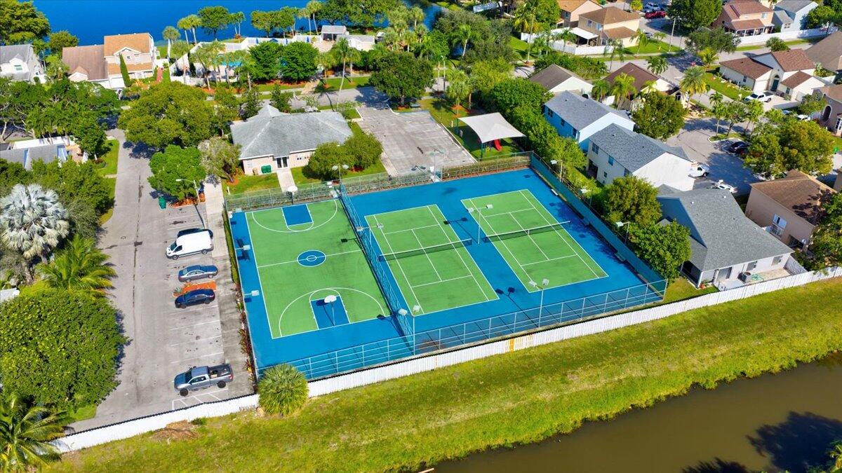 11140 Southwest 11th Place Davie, FL 33324 - Photo 31 of 37 38-DJI_20251213004939_0524_D_5_D_6_D_7_D