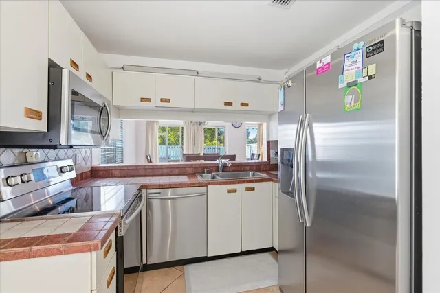 $450,000 | 11140 Southwest 11th Place, Davie, FL 33324