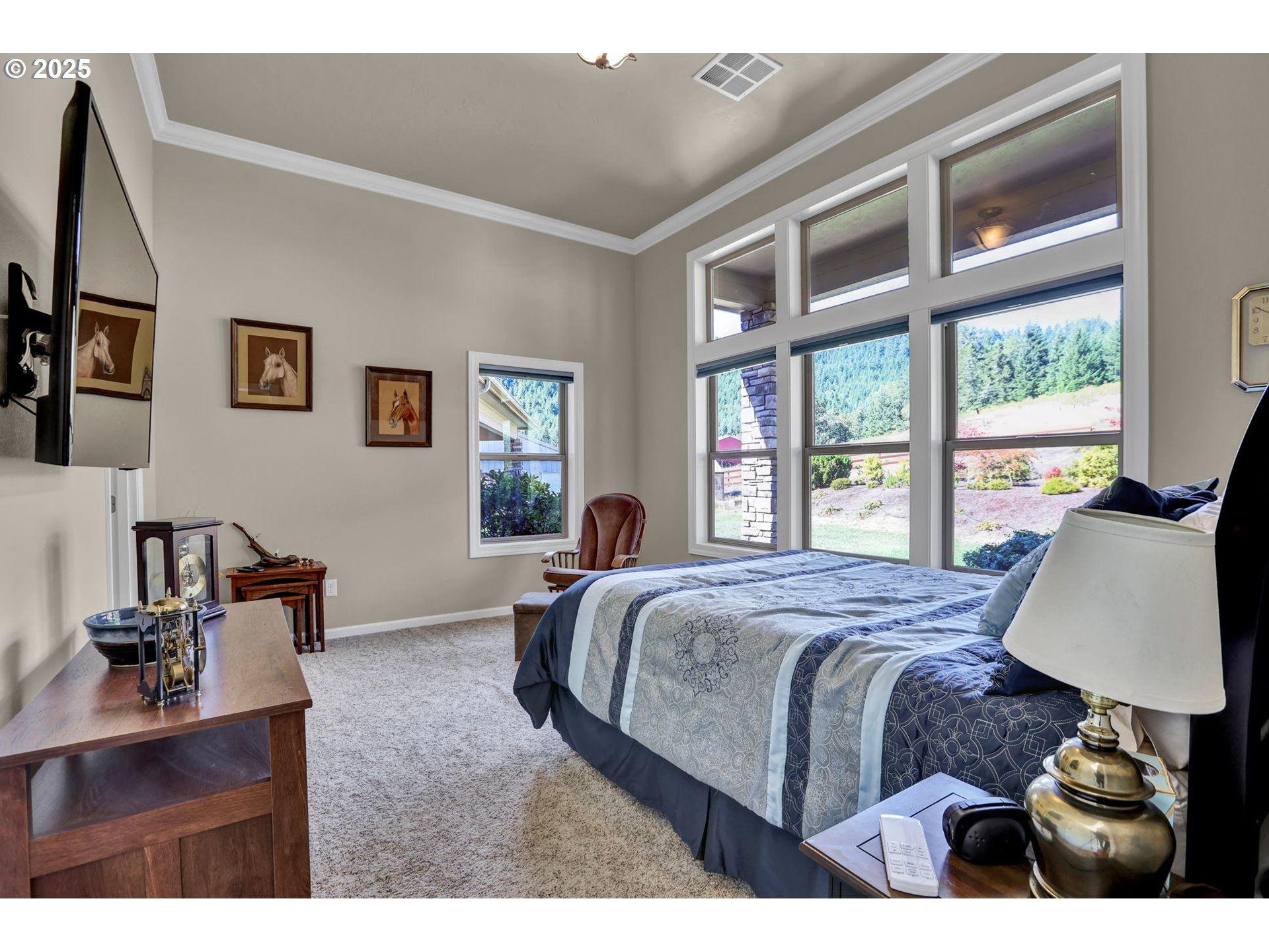 485 Andrews Road Yoncalla, OR 97499 - Photo 22 of 46 a bedroom with a bed window and table