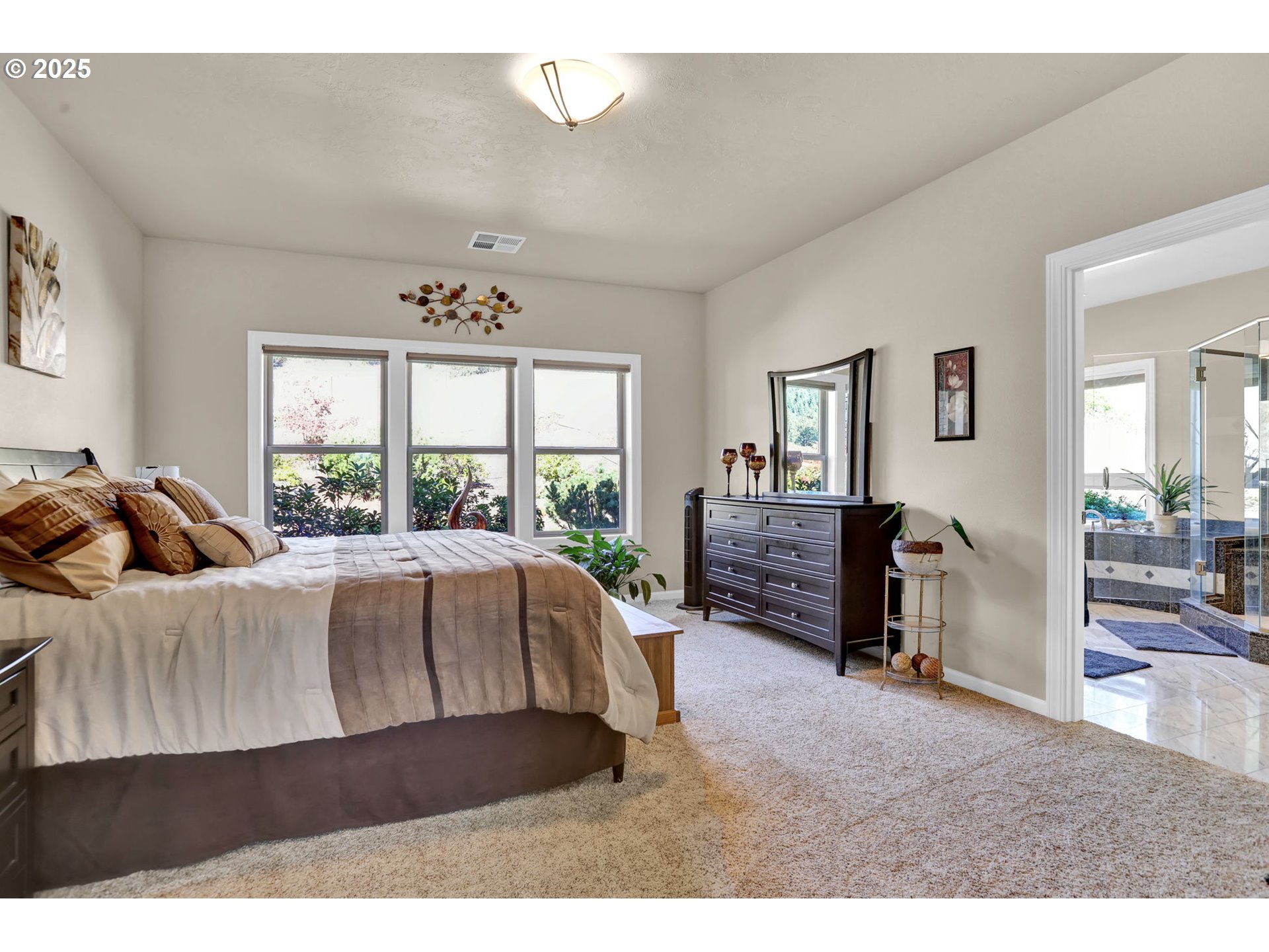 485 Andrews Road Yoncalla, OR 97499 - Photo 25 of 46 a living room with a bed furniture and a large window