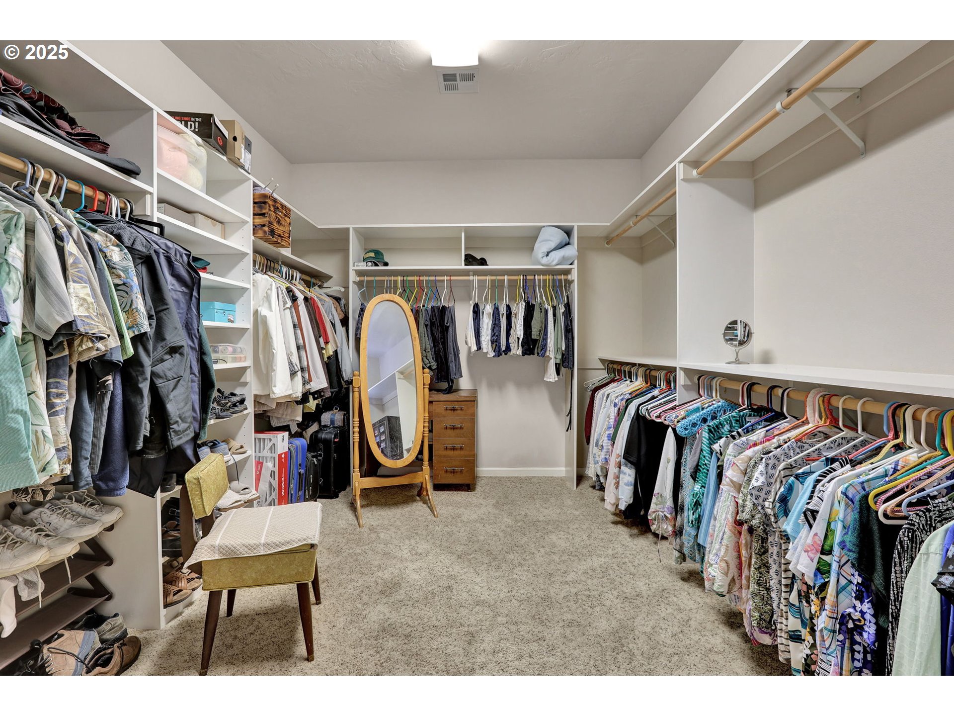485 Andrews Road Yoncalla, OR 97499 - Photo 27 of 46 a view of walk in closet with clothes