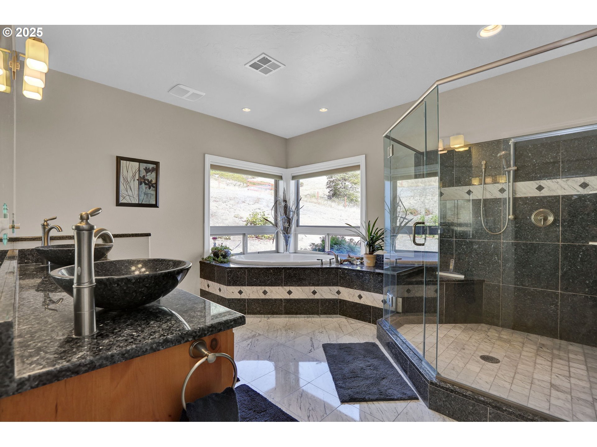 485 Andrews Road Yoncalla, OR 97499 - Photo 28 of 46 a living room with furniture and a large window