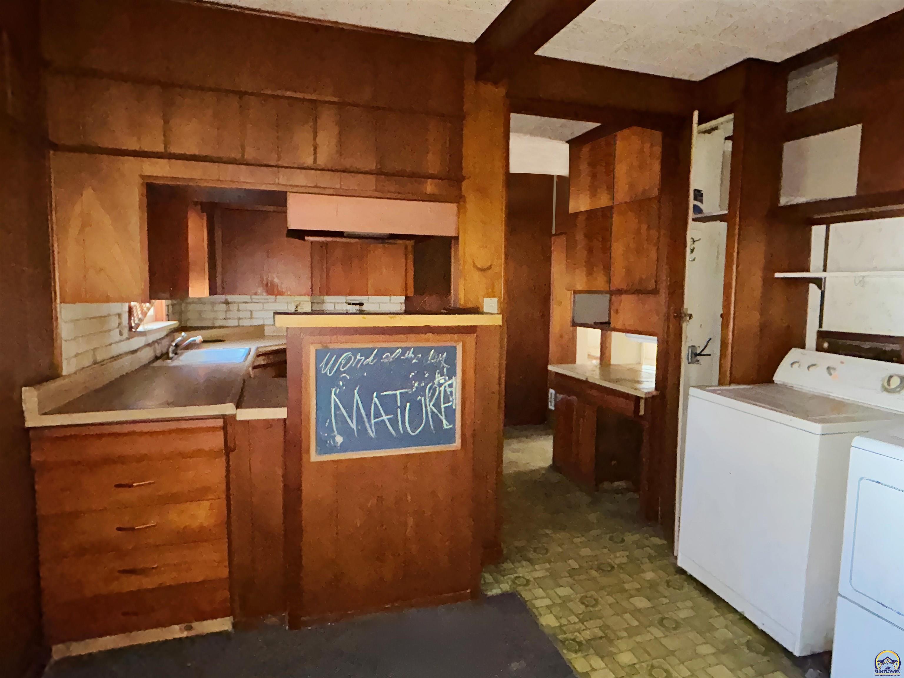 1533 Southwest High Avenue Topeka, KS 66604 - Photo 14 of 19