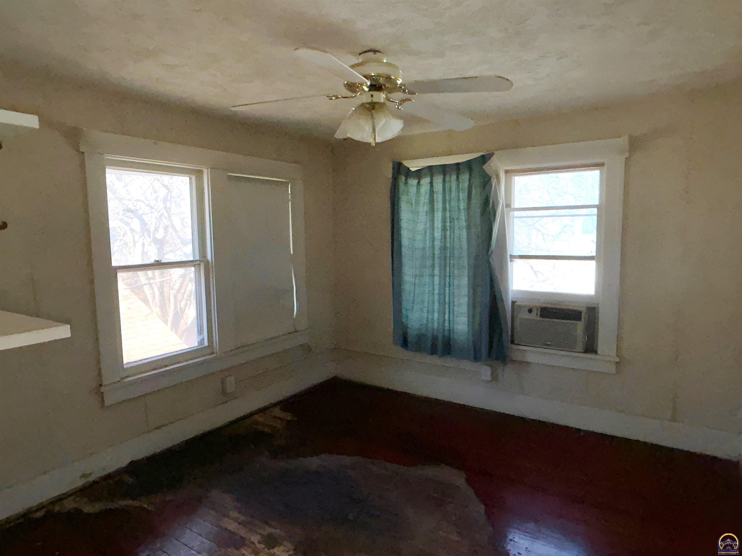 1533 Southwest High Avenue Topeka, KS 66604 - Photo 16 of 19