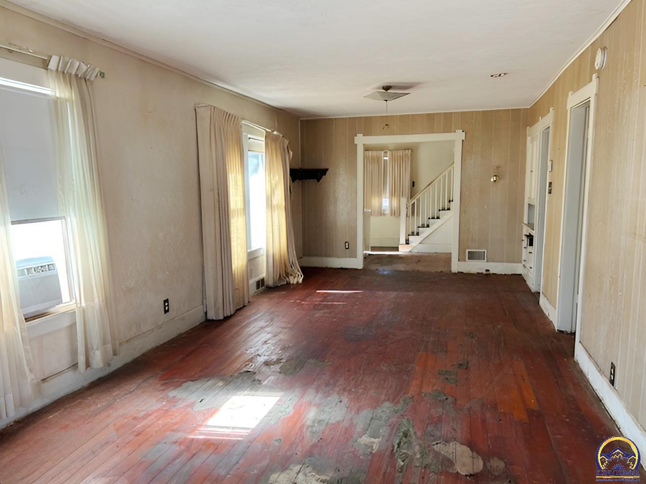 1533 Southwest High Avenue Topeka, KS 66604 - Photo 2 of 19