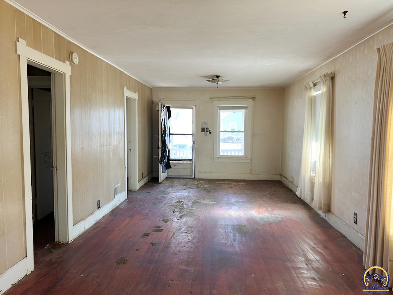 1533 Southwest High Avenue Topeka, KS 66604 - Photo 3 of 19