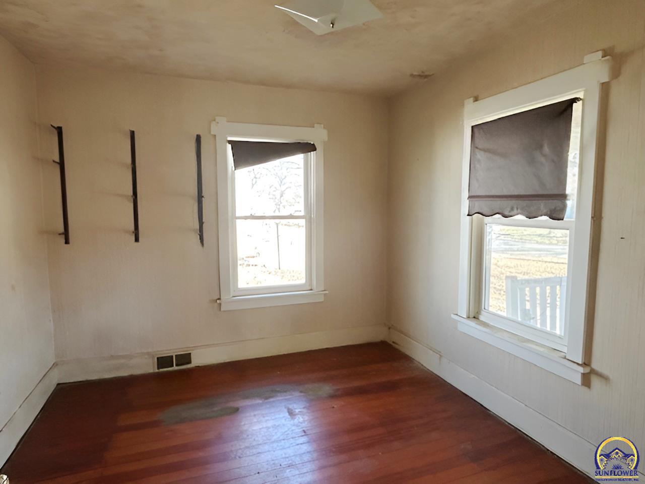 1533 Southwest High Avenue Topeka, KS 66604 - Photo 5 of 19