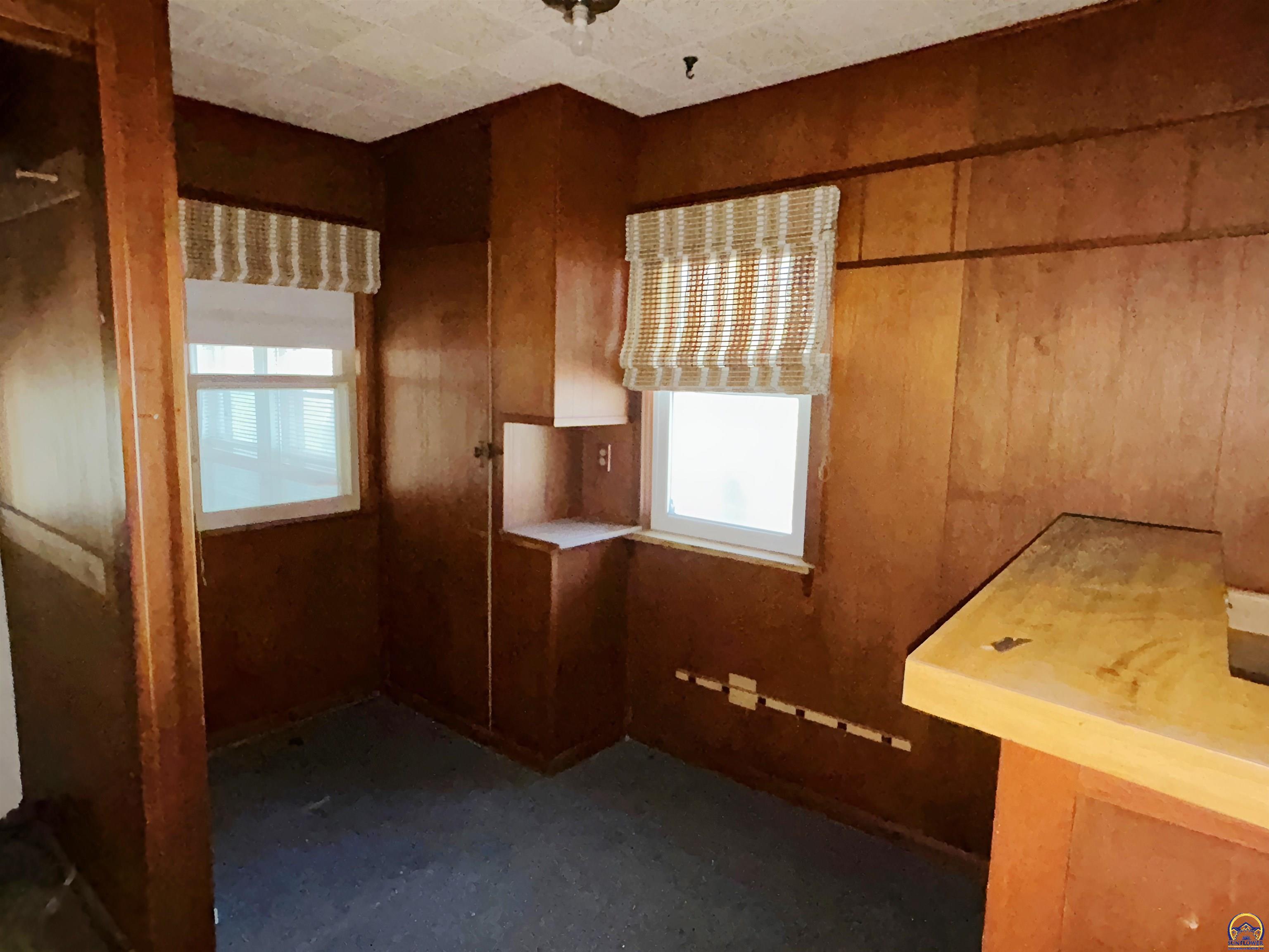 1533 Southwest High Avenue Topeka, KS 66604 - Photo 8 of 19