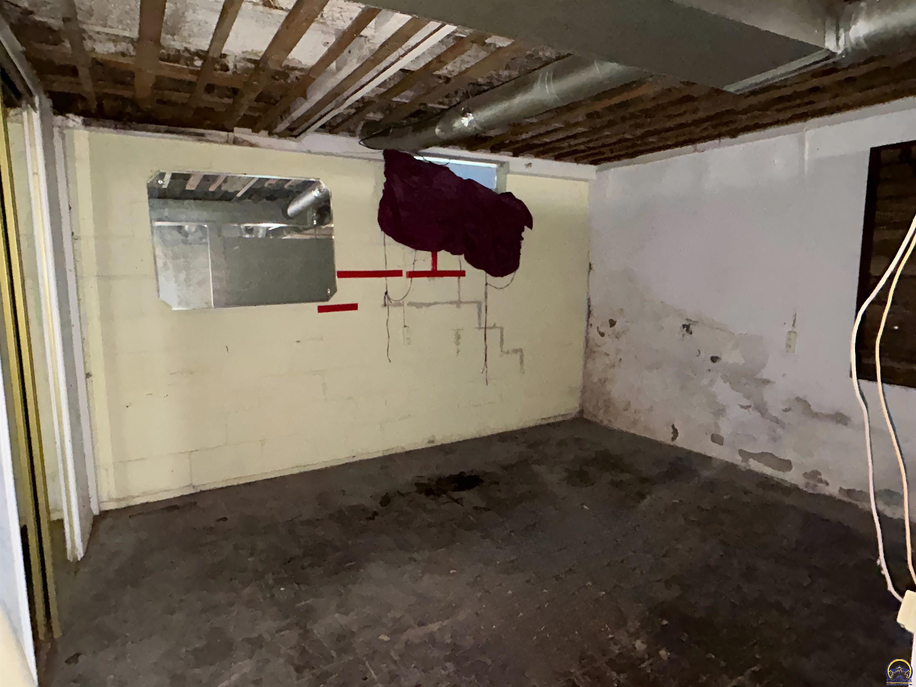 1533 Southwest High Avenue Topeka, KS 66604 - Photo 10 of 19