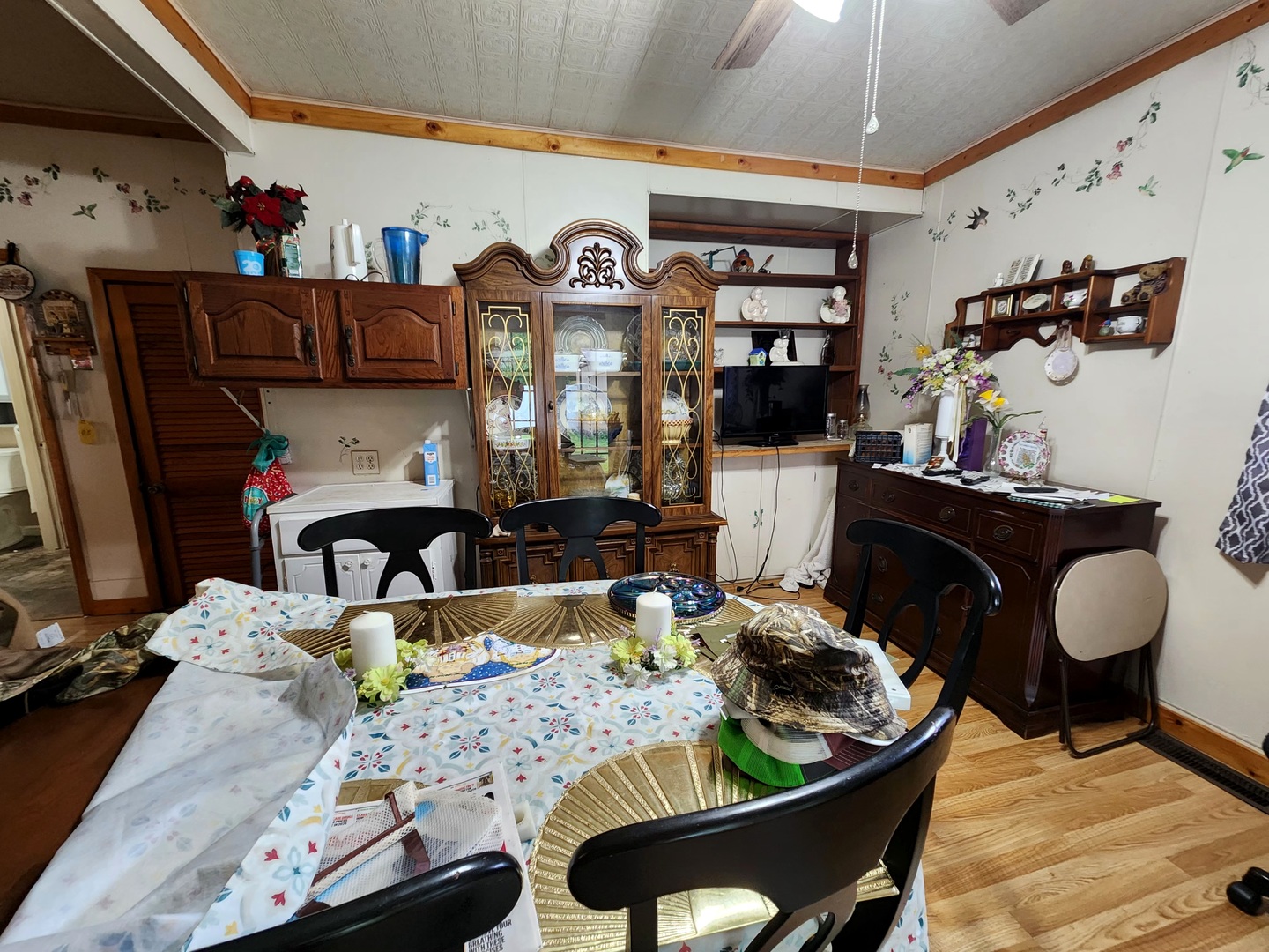 202 Lincoln Street Karnak, IL 62956 - Photo 12 of 45 a living room with furniture and wooden floor
