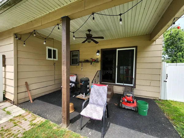 $64,900 | 202 Lincoln Street, Karnak, IL 62956