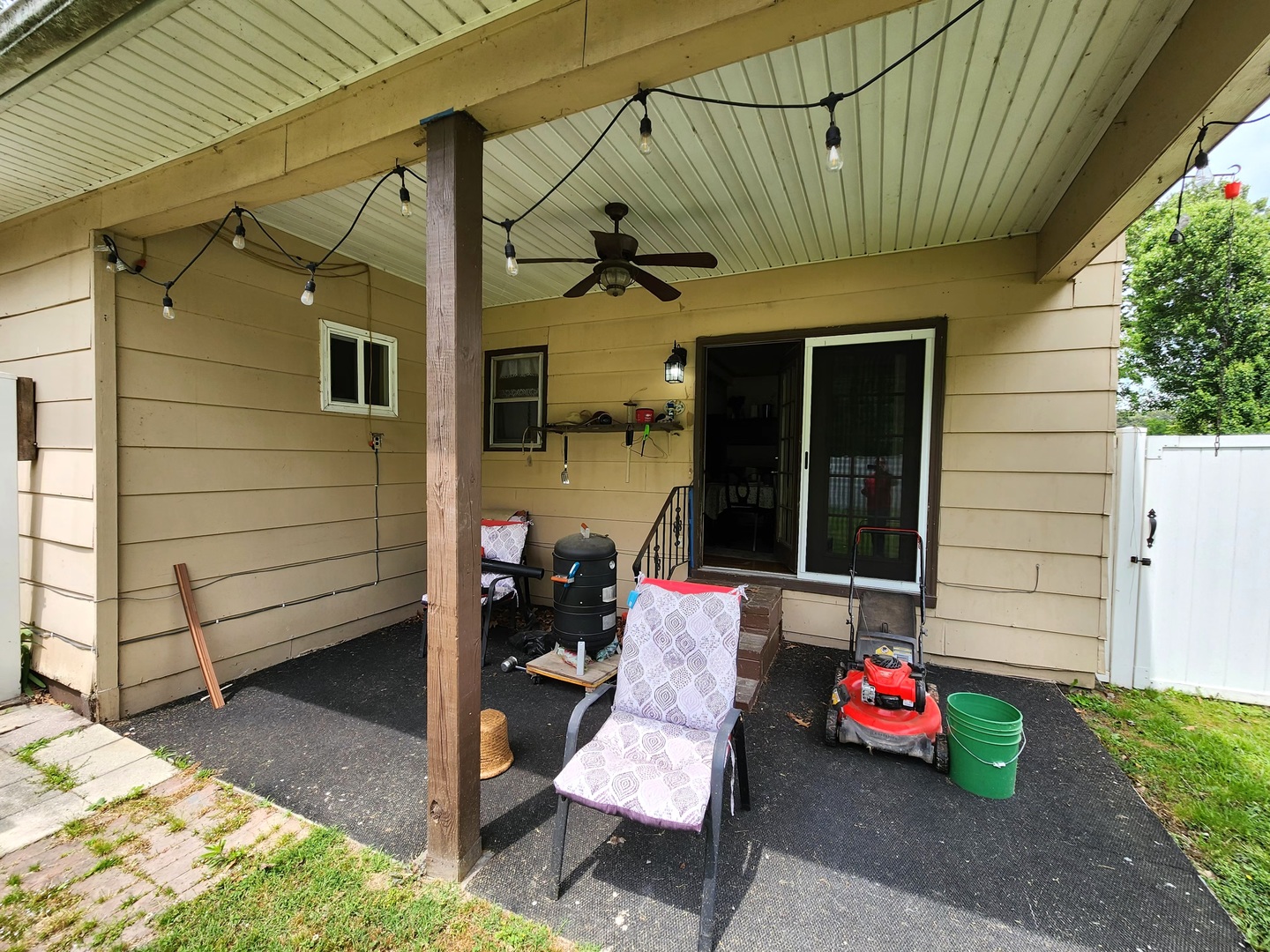 202 Lincoln Street Karnak, IL 62956 - Photo 23 of 45 a view of a patio with table and chairs and potted plants