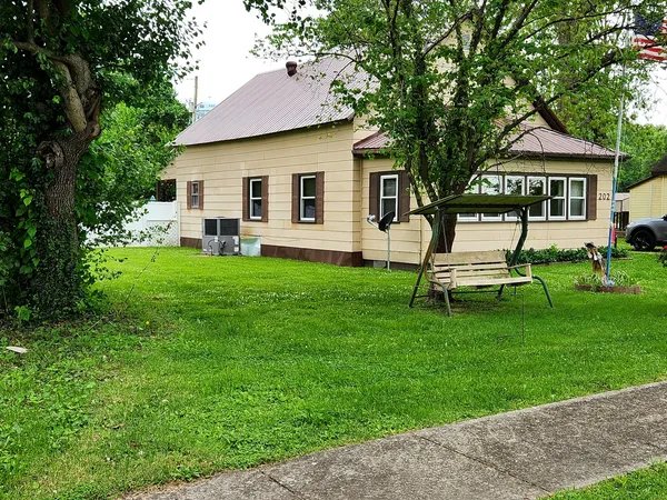 $64,900 | 202 Lincoln Street, Karnak, IL 62956