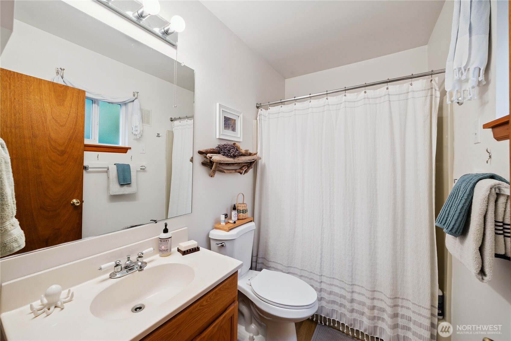 7370 Holiday Boulevard Anacortes, WA 98221 - Photo 13 of 35