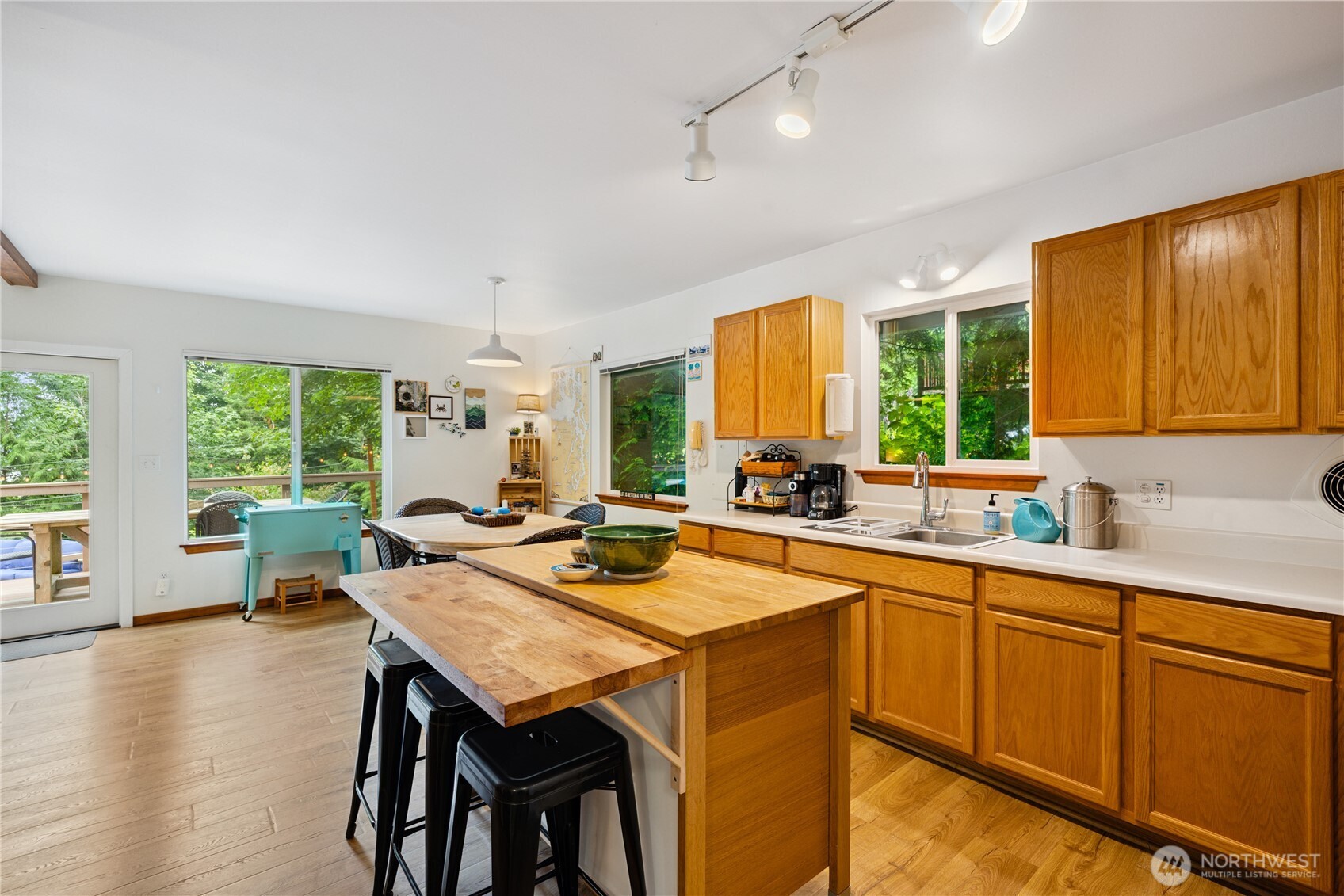 7370 Holiday Boulevard Anacortes, WA 98221 - Photo 9 of 35