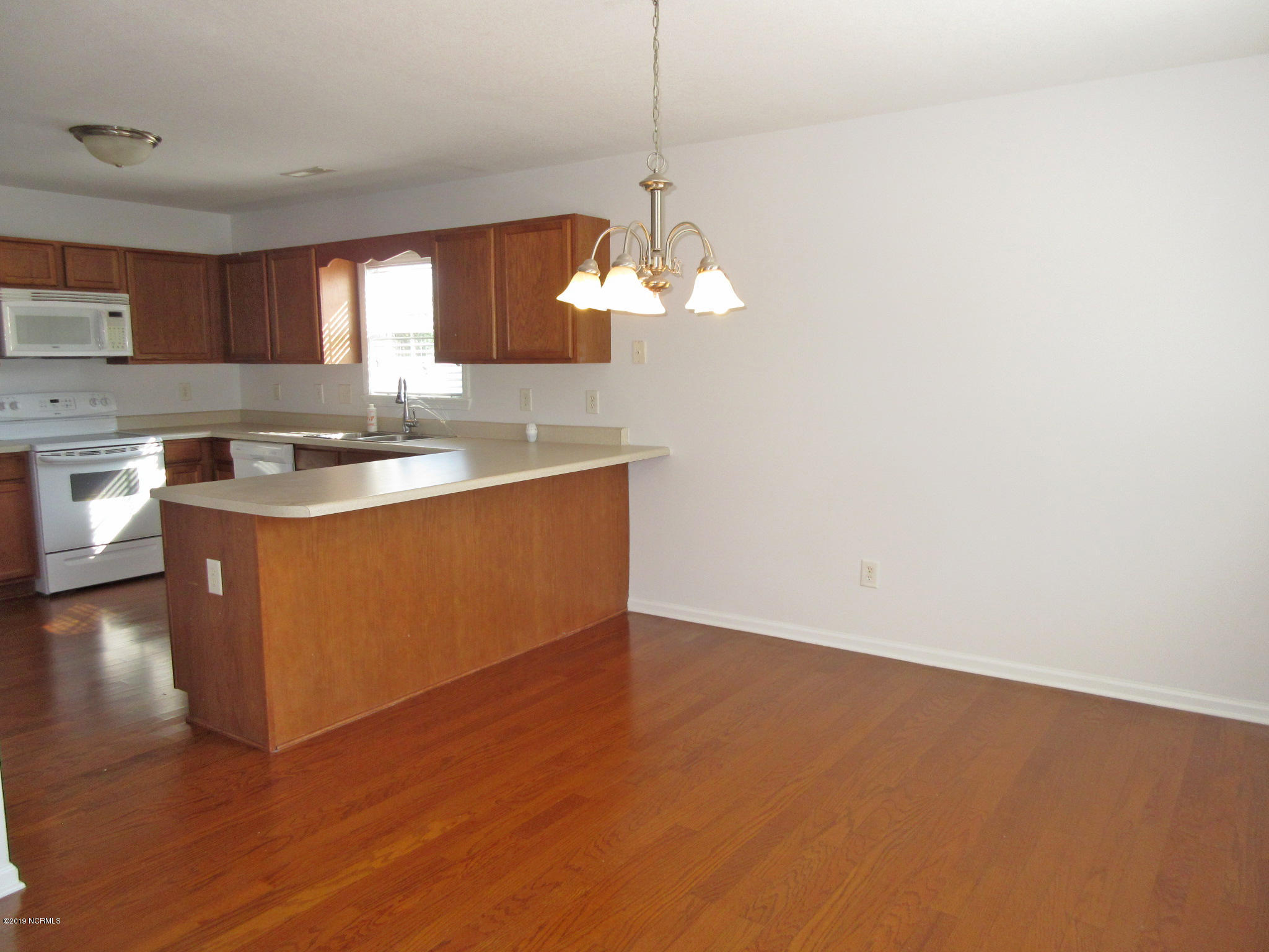 312 Trappers Road Hubert, NC 28539 - Photo 5 of 17 312 Trappers Rd - Dining 2