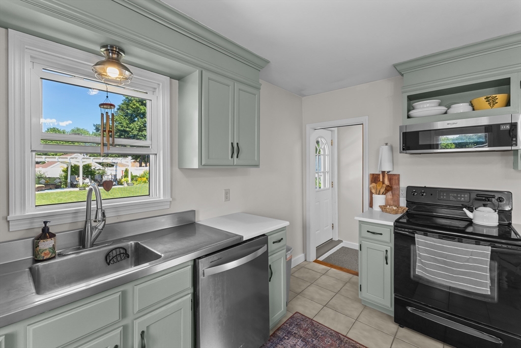 7 Simond Street Auburn, MA 01501 - Photo 9 of 25 Gallery Image 9