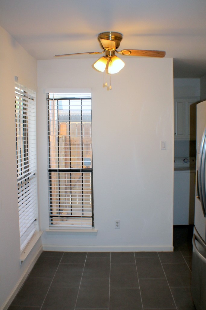 5100 Allendale Road, Unit 207 Houston, TX 77017 - Photo 17 of 34 a view of an empty room with a window