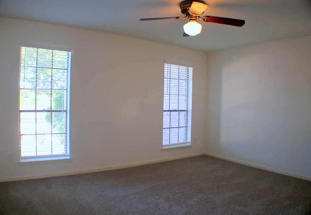 5100 Allendale Road, Unit 207 Houston, TX 77017 - Photo 18 of 34 an empty room with a window