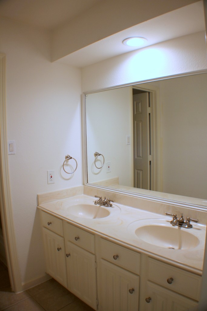 5100 Allendale Road, Unit 207 Houston, TX 77017 - Photo 26 of 34 a bathroom with a sink and a mirror