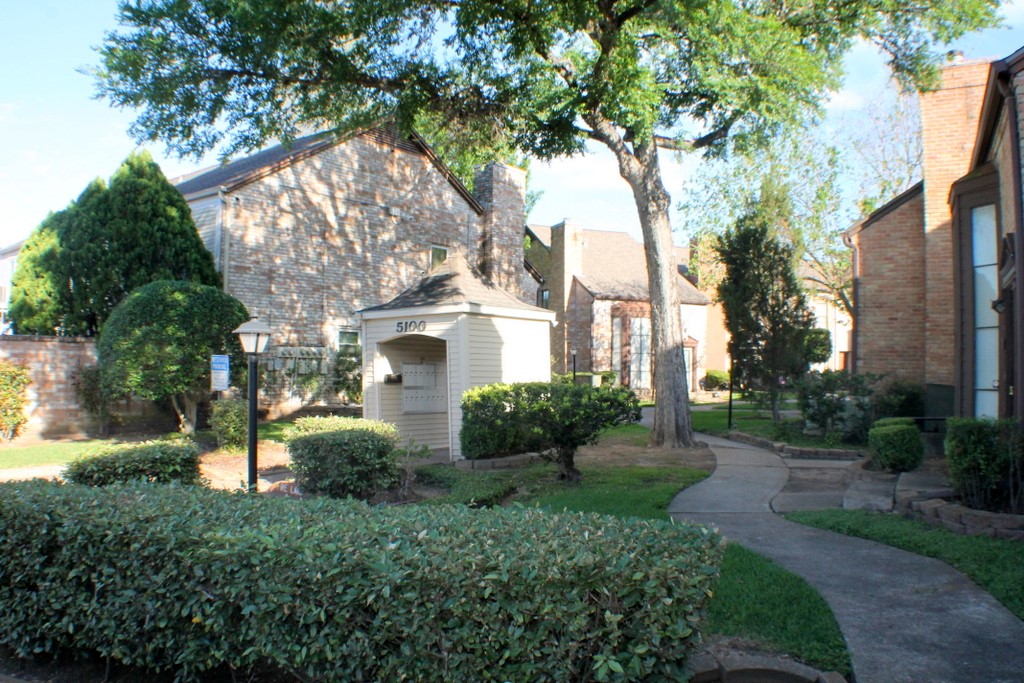 5100 Allendale Road, Unit 207 Houston, TX 77017 - Photo 3 of 34 a view of a garden with a tree