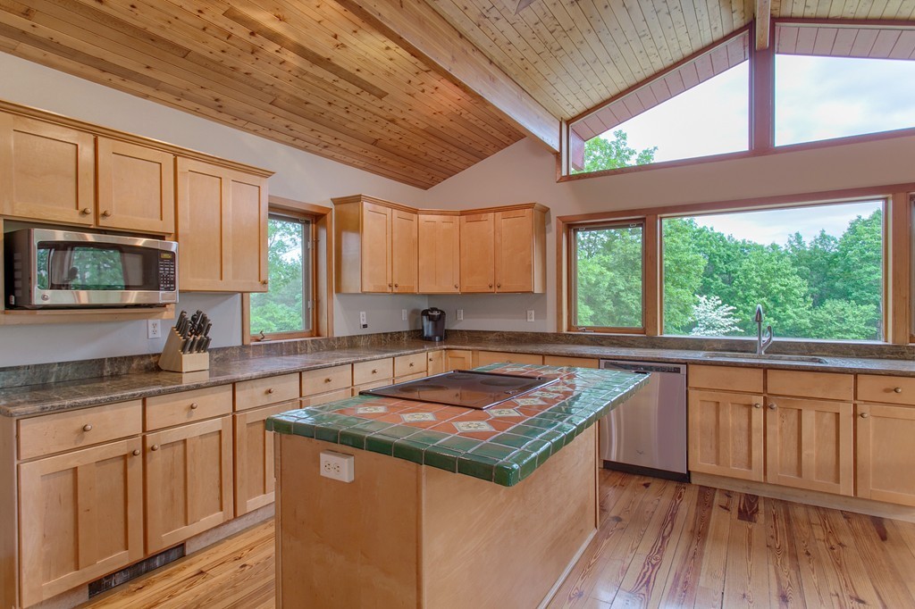 612 Townsend Harbor Road Lunenburg, MA 01462 - Photo 7 of 30