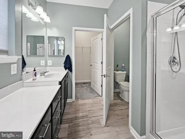 a en suite bathroom with a sink and a mirror