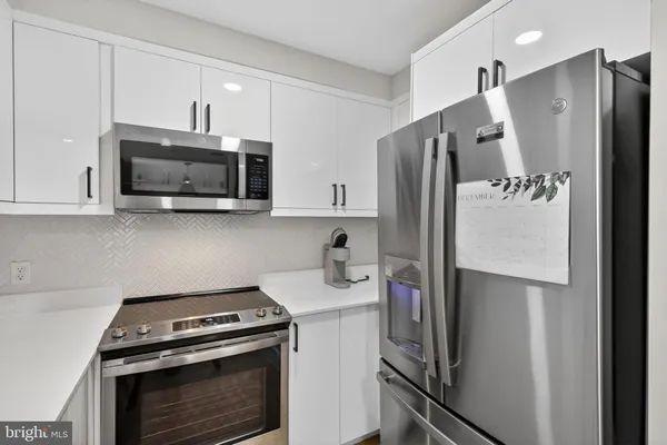 $2,400 | 919 12th Street Northeast, Unit 305, Washington, DC 20002