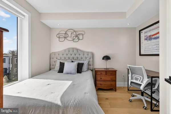 $2,400 | 919 12th Street Northeast, Unit 305, Washington, DC 20002