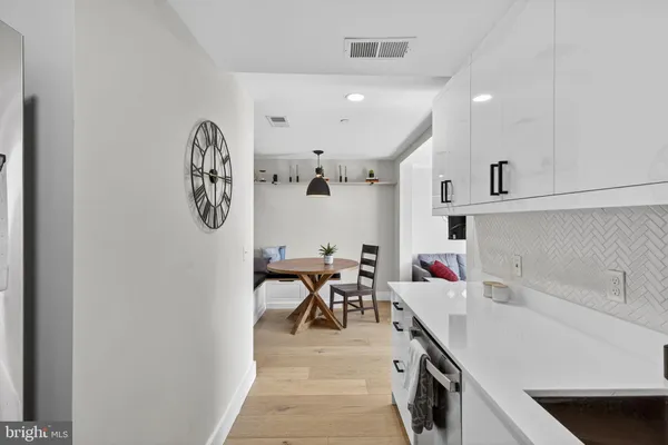 $2,400 | 919 12th Street Northeast, Unit 305, Washington, DC 20002