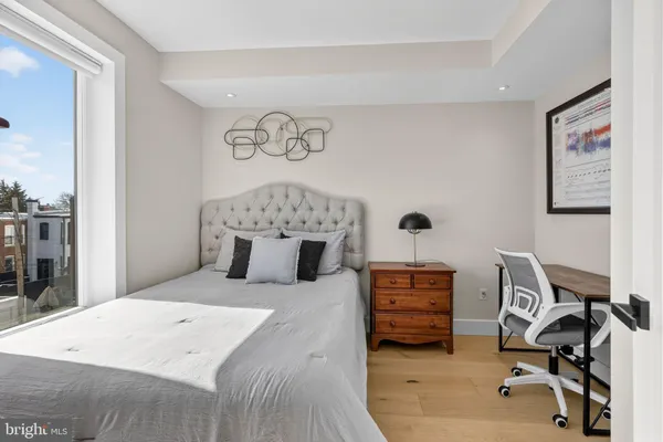 $2,400 | 919 12th Street Northeast, Unit 305, Washington, DC 20002