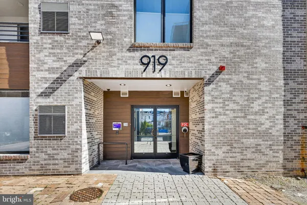 $2,400 | 919 12th Street Northeast, Unit 305, Washington, DC 20002