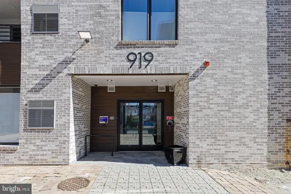 $2,400 | 919 12th Street Northeast, Unit 305, Washington, DC 20002