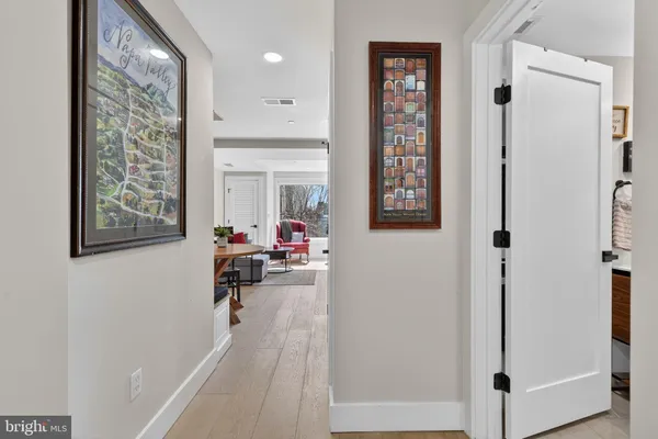 $2,400 | 919 12th Street Northeast, Unit 305, Washington, DC 20002