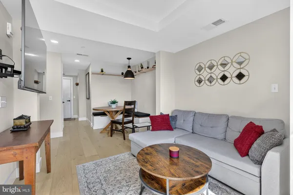 $2,400 | 919 12th Street Northeast, Unit 305, Washington, DC 20002