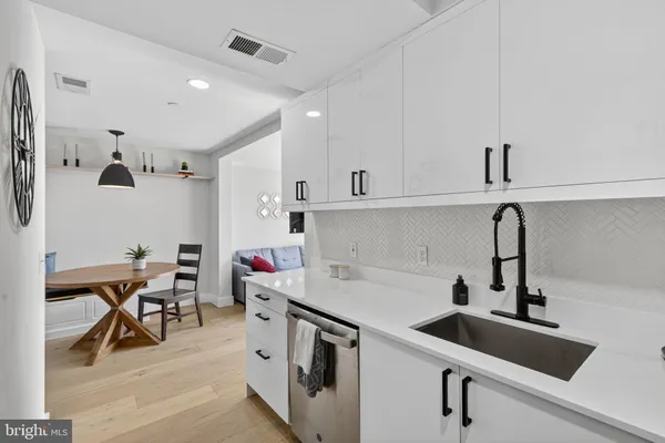 $2,400 | 919 12th Street Northeast, Unit 305, Washington, DC 20002