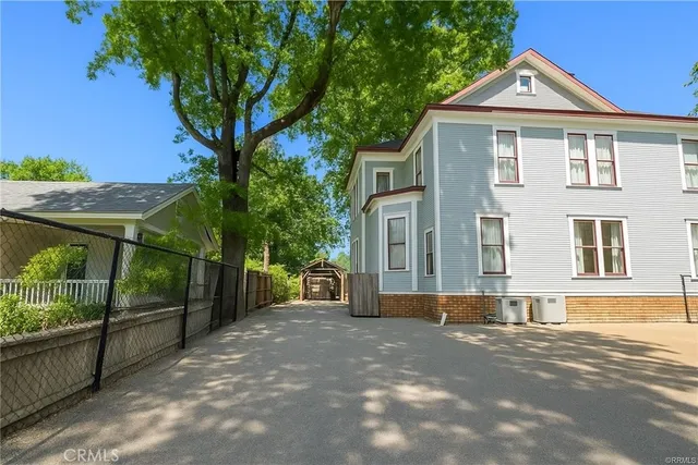 a view of a house with a street view
