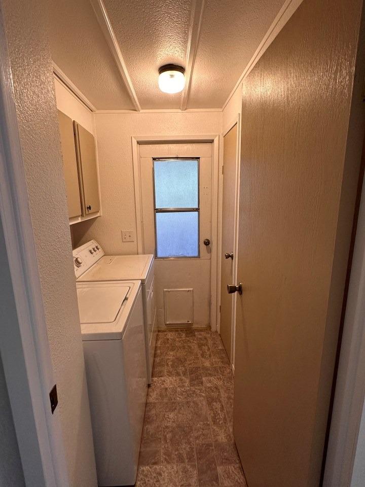 39678 Fresno Flats Road, Unit 39 Oakhurst, CA 93644 - Photo 18 of 34 a utility room with dryer and washer