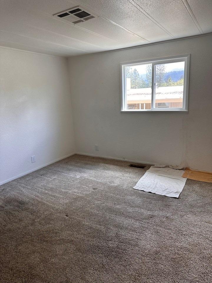 39678 Fresno Flats Road, Unit 39 Oakhurst, CA 93644 - Photo 20 of 34 an empty room with a window