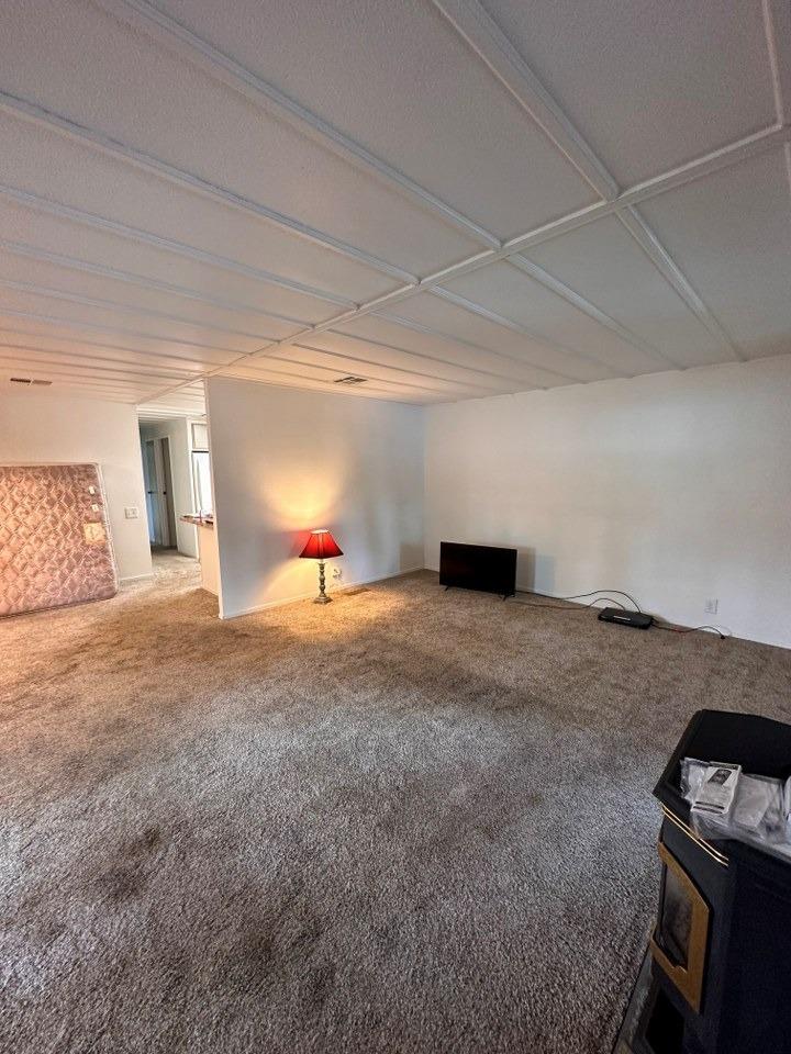 39678 Fresno Flats Road, Unit 39 Oakhurst, CA 93644 - Photo 5 of 34 a bedroom with a bed and lamp